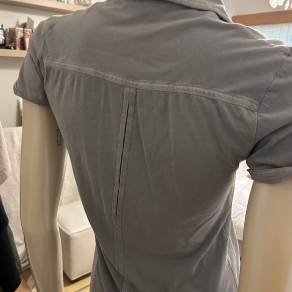 Ralph Lauren short  sleeve v-neck button blouse with dual front pockets - Picture 6 of 8